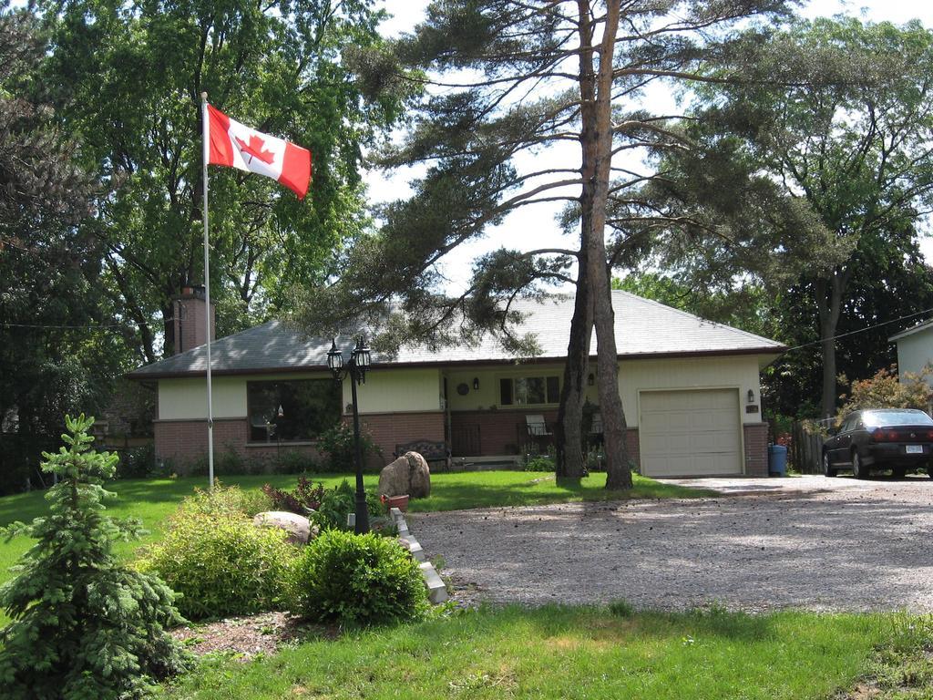 Twin Pines Bed And Breakfast Peterborough Exterior photo