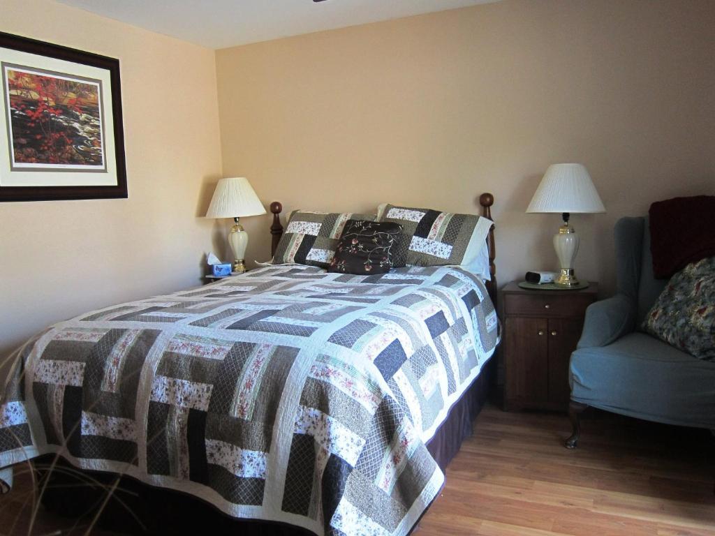 Twin Pines Bed And Breakfast Peterborough Exterior photo