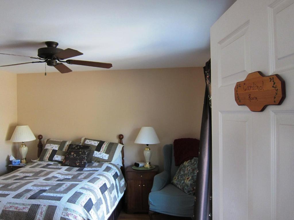Twin Pines Bed And Breakfast Peterborough Exterior photo