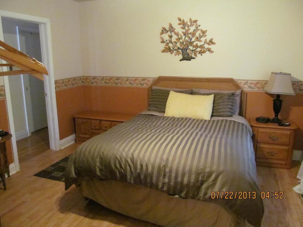 Twin Pines Bed And Breakfast Peterborough Room photo