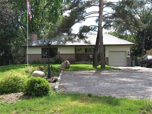 Twin Pines Bed And Breakfast Peterborough Exterior photo